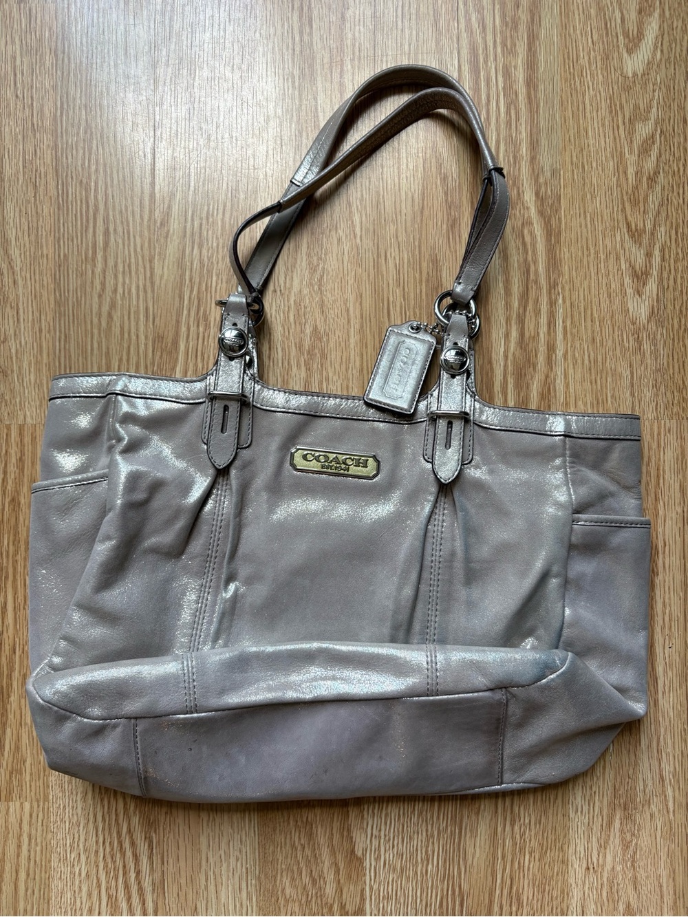 Coach hampton laguna shiny leather shoulder bag dazzle